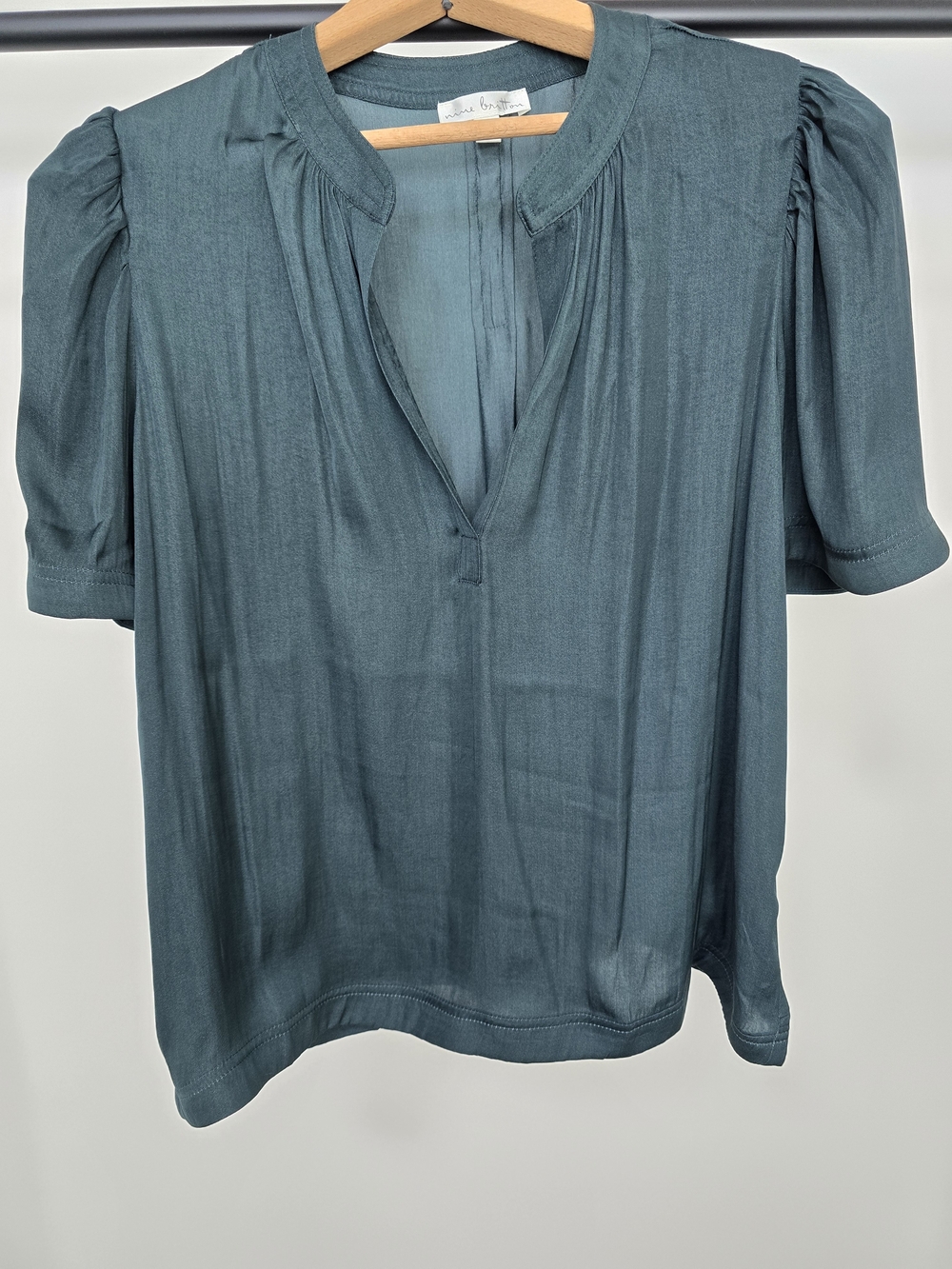 Nine Britton Women's Teal Puff Sleeve V-Neck Top